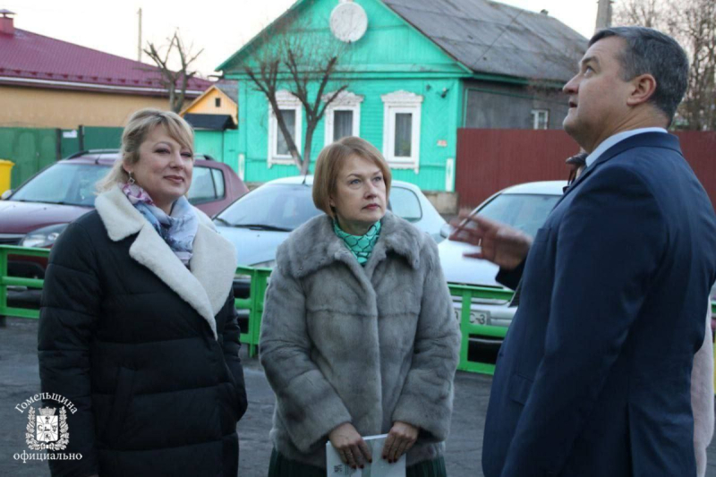 Член Совета Республики, председатель областного Совета депутатов Екатерина Зенкевич посетила ряд объектов в Новобелицком и Советском районах Гомеля