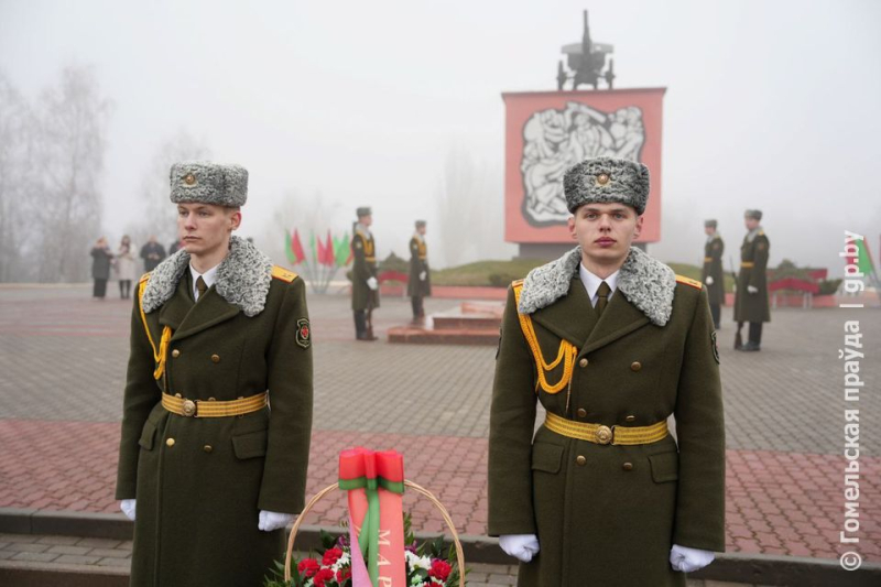 На Кургане Славы участники «Марафона единства» почтили память Героев войны