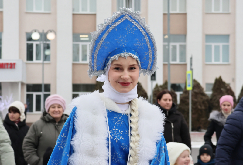 В Брагине прошел парад Дедов Морозов и Снегурочек