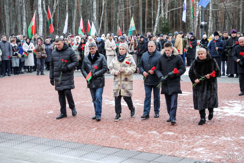 Боль и скорбь, заключенные в камне… В Оле Светлогорского района прошел митинг-реквием, посвященный 81-й годовщине трагедии сожженной деревни