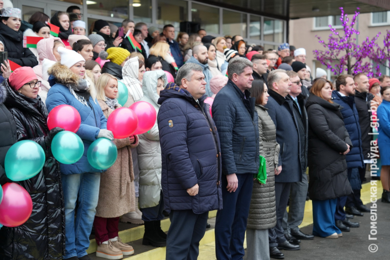 Новейшее оборудование, спасающее жизни. В Гомеле открыли кабинеты МРТ, ангиографии и вручили ключи от 11 реанимобилей