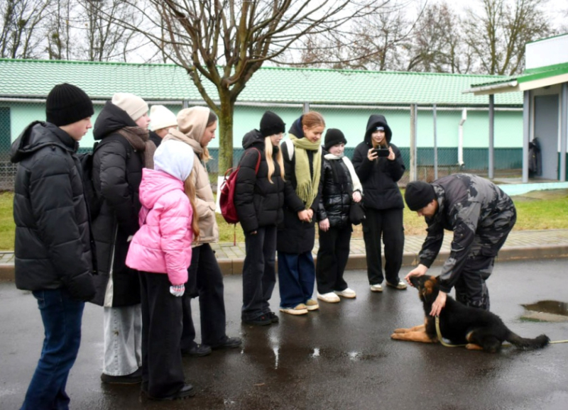 Погружение в профессию: юные кинологи побывали на экскурсии в питомнике служебных собак