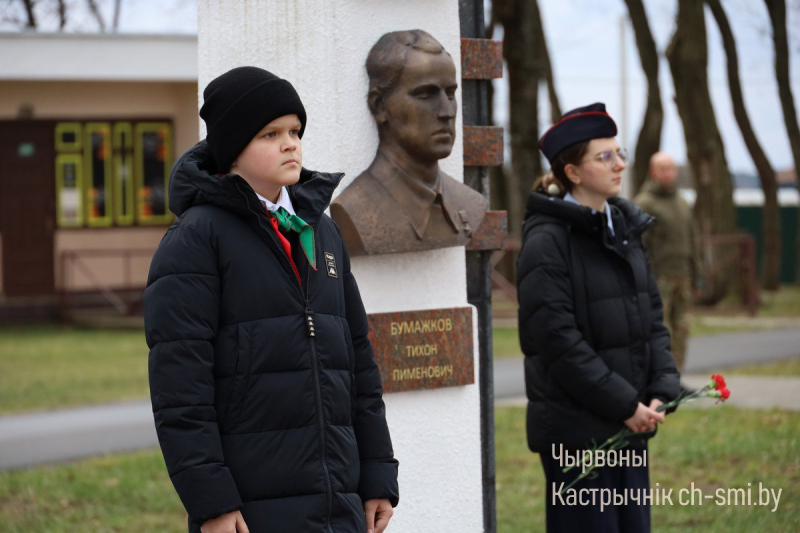 В Октябрьском прошла областная патриотическая акция «Я за тебя сердцем, Беларусь»