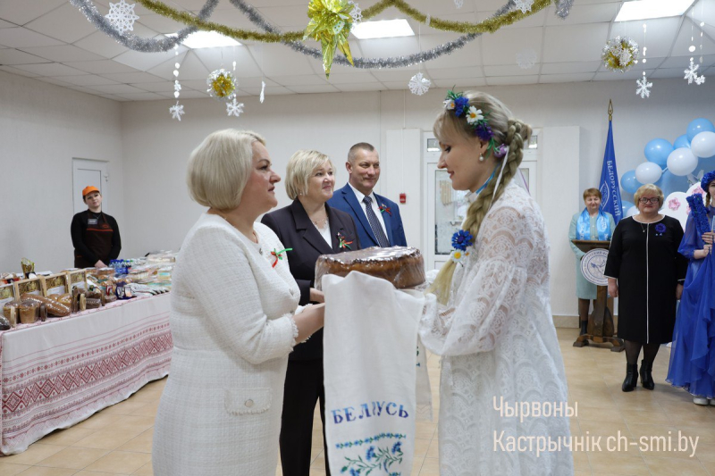 В Октябрьском прошла областная патриотическая акция «Я за тебя сердцем, Беларусь»