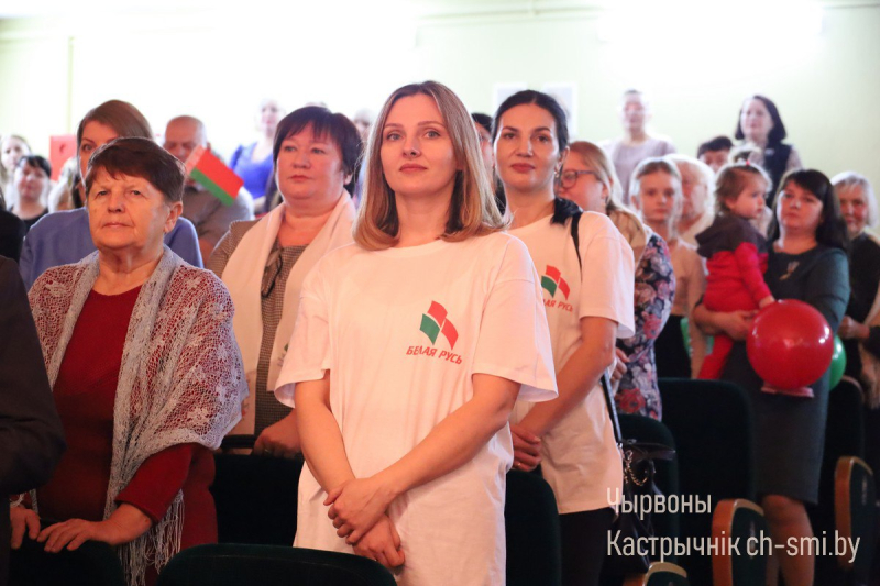 В Октябрьском прошла областная патриотическая акция «Я за тебя сердцем, Беларусь»