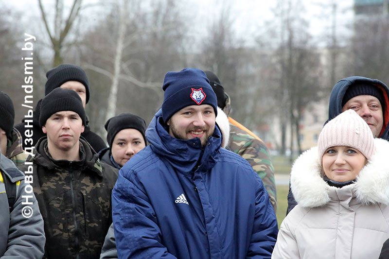 В Жлобине впервые состоялся молодежный турнир по колке дров «Як Бацька навучыў!»