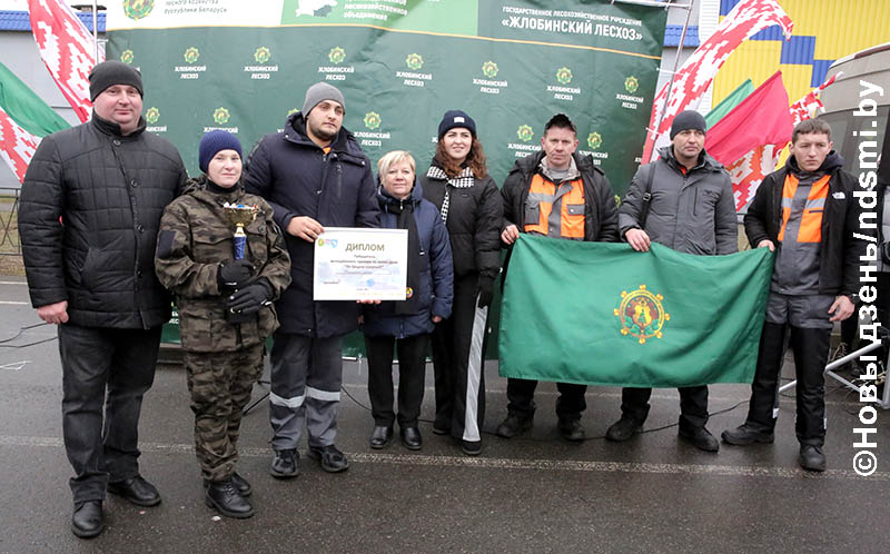 В Жлобине впервые состоялся молодежный турнир по колке дров «Як Бацька навучыў!»