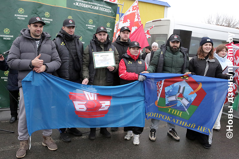 В Жлобине впервые состоялся молодежный турнир по колке дров «Як Бацька навучыў!»