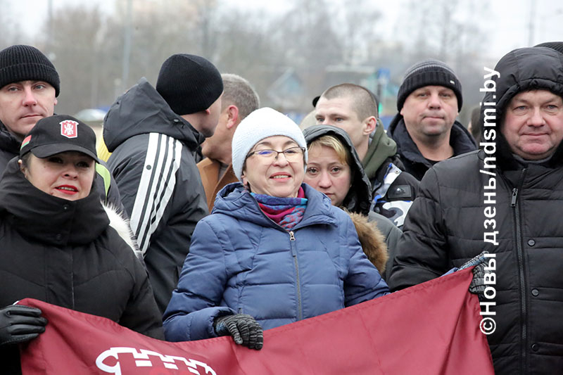 В Жлобине впервые состоялся молодежный турнир по колке дров «Як Бацька навучыў!»