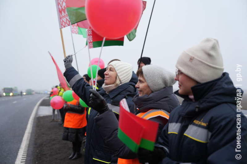 Водители, вперед: после капитального ремонта в Речицком районе открыли участок дороги M-10