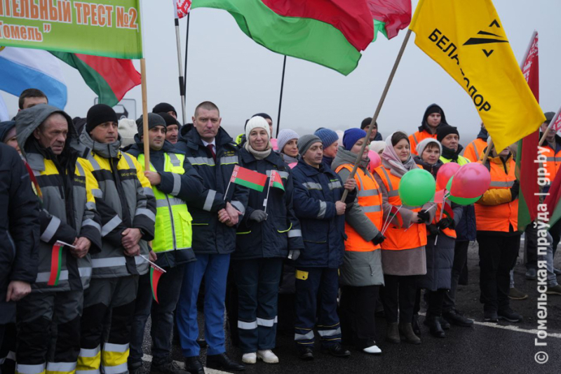 Водители, вперед: после капитального ремонта в Речицком районе открыли участок дороги M-10